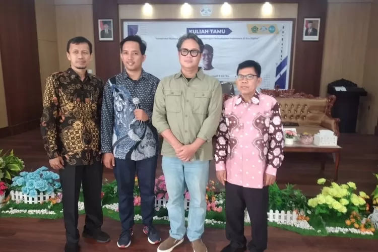 Dr. Muhammad Zamzam Fauzanafi, S.Ant., M.A yang merupakan  Dosen Jurusan Antropologi  di Fakultas Ilmu Budaya Universitas Gadjah Mada (UGM), saat menjadi dosen tamu di Fakultas Adab dan Humaniora  UIN Raden Fatah Palembang, Jumat (11/10) (dok)