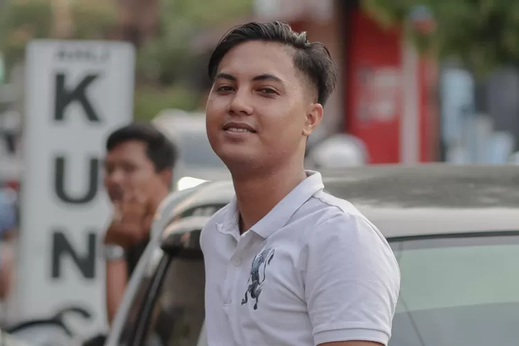 Dari kota kecil Situbondo, Jawa Timur, muncul sosok Achmad Syarief Hidayatullah, atau yang lebih akrab disapa Syarif. Pria berbakat ini telah menorehkan namanya sebagai content creator dan DJ yang menginspirasi banyak orang. (dok)