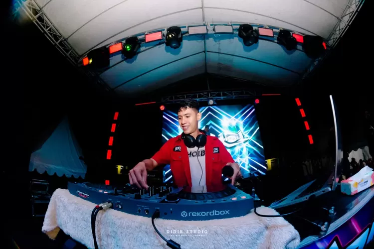 "Pehol: Dari Hobi hingga Menjadi DJ Favorit Samarinda dengan Gaya Musik Unik"