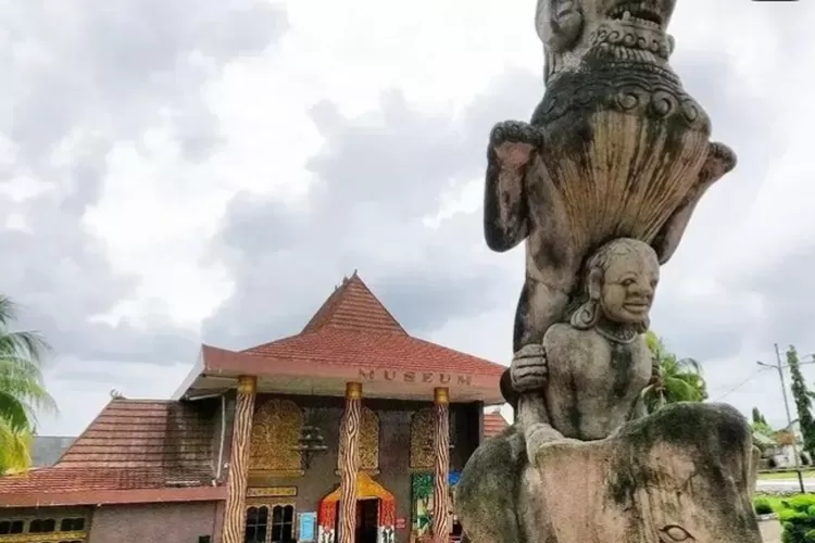 Museum SMB menyimpan koleksi pra sejarah hingga kolonial di Palembang (instagram/@pariwisata.palembang)