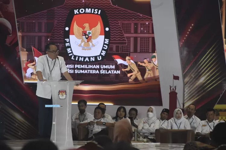 Saat  Cik Ujang menjawab pertanyaan dari kandidat lain di Debat Cagub Sumsel kedua di Hotel Novotel. (dok)