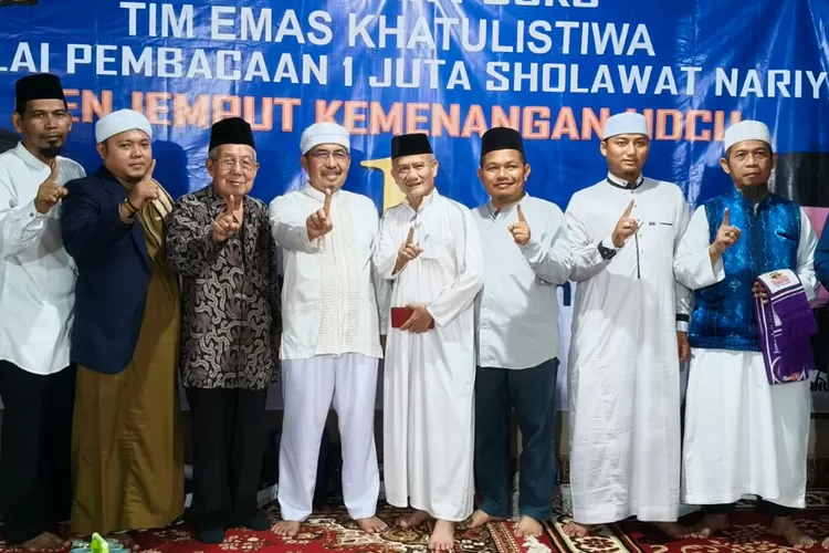 Acara peresmian posko ini disemarakkan dengan pembacaan Sholawat Nariyah oleh sekitar 300 santri, yang dipimpin oleh sejumlah ustadz dari pondok pesantren ternama di Palembang (dok)