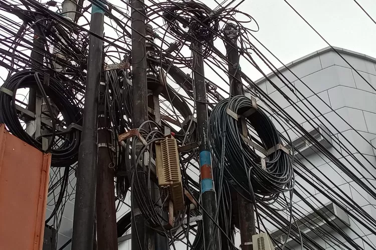 Kondi kabel udara di Jalan Veteran (DN/KetikPos.com)