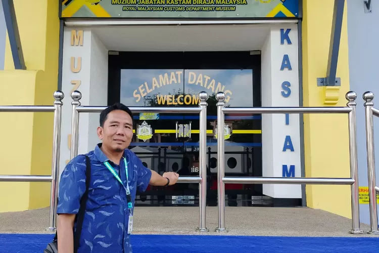 Penulis: Darwin Effendi  Dosen Univ. PGRI Palembang  Penulis Kumcen Sekelumit Kisah Cinta, Kumpulan puisi Sajak Bersama Kopi  &nbsp; (dok)