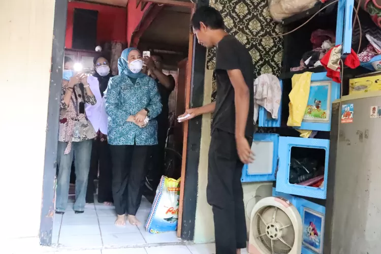Sentuhan Hangat TP PKK Palembang, Haru Warga 29 Ilir Saat Terima Bantuan (dok)