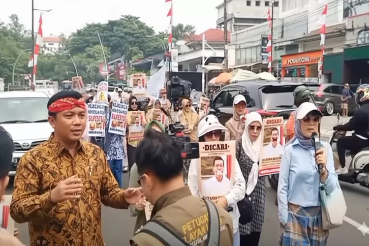 Demo desak Kejagung tangkap Silvester   (dok)