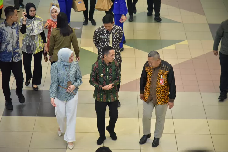 Oleh-Oleh Pempek di Udara: Ratu Dewa &amp; Garuda Angkat UMKM Palembang di Hari Pelanggan Nasional (dok)
