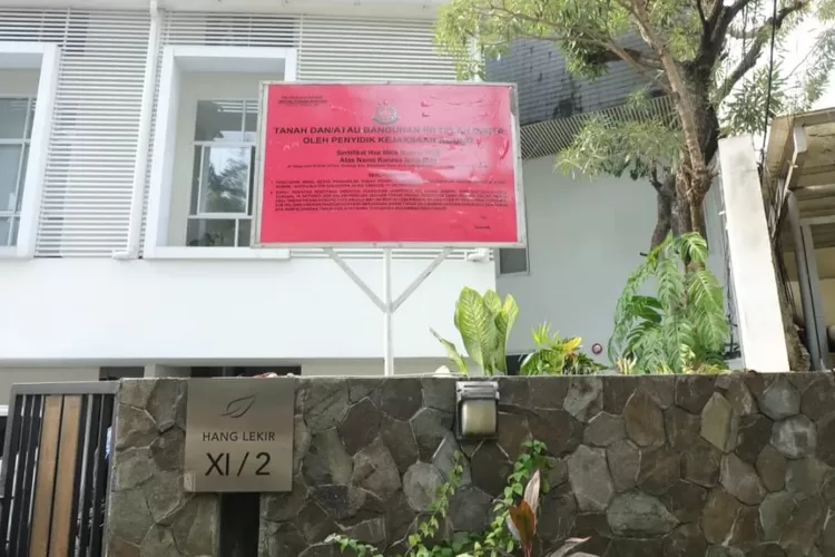 Kejagung Sita Aset Riza Chalid: Kunci Mobil Mewah hingga Tanah di Kebayoran Baru (dok)