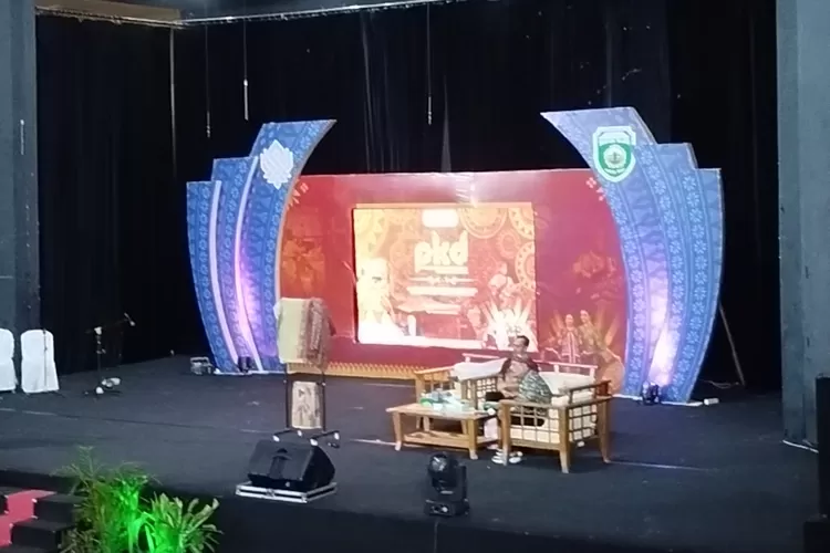 Di balik nada skeptis pertanyaan tersebut, tersimpan keinginan kuat untuk menelusuri jejak batik Palembang&mdash;wastra yang sering disebut ada, tapi tak tampak jejak produksinya di tanah sendiri. (Dok)