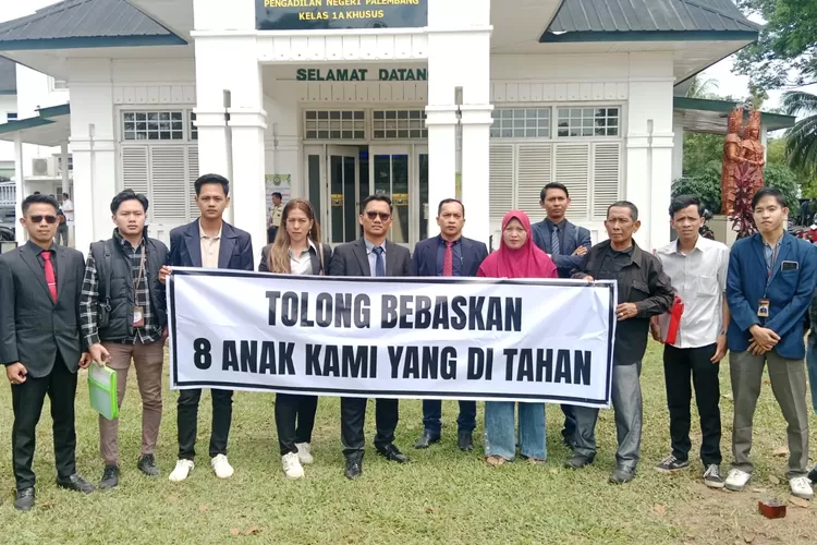 Foto Bersama Kuasa hukum pemohon (Dok Ist/KetikPos.com)