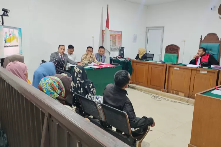 Suasana Sidang praperadilan terkait penahanan delapan pemuda yang ditersangkakan dalam kerusuhan di Gedung DPRD Sumatera Selatan menjadi sorotan publik, Kamis (20/11/2025) (Dok Ist/KetikPos.com)
