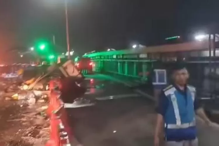 Potret video amatir kecelakaan beruntun di Tol Ciawi, pada Selasa, 4 Februari 2025 (Instagram.com/@infojawabarat)