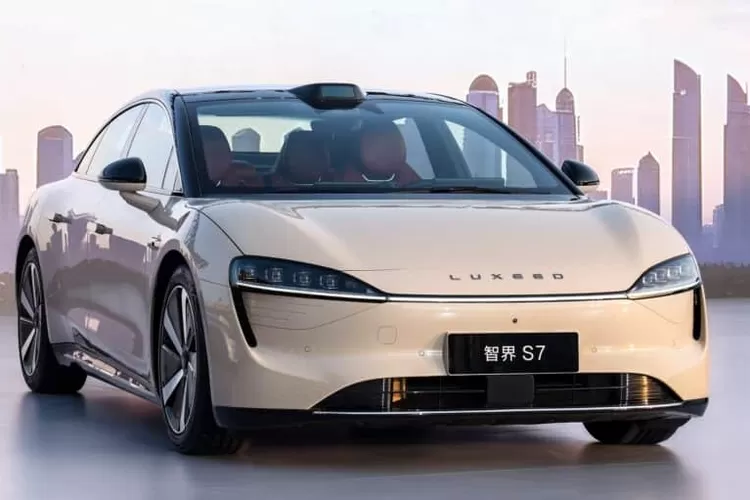 Huawei Luxeed S7: Revolusi Mobilitas dengan Sedan Listrik Canggih (foto: carnewschina.com)