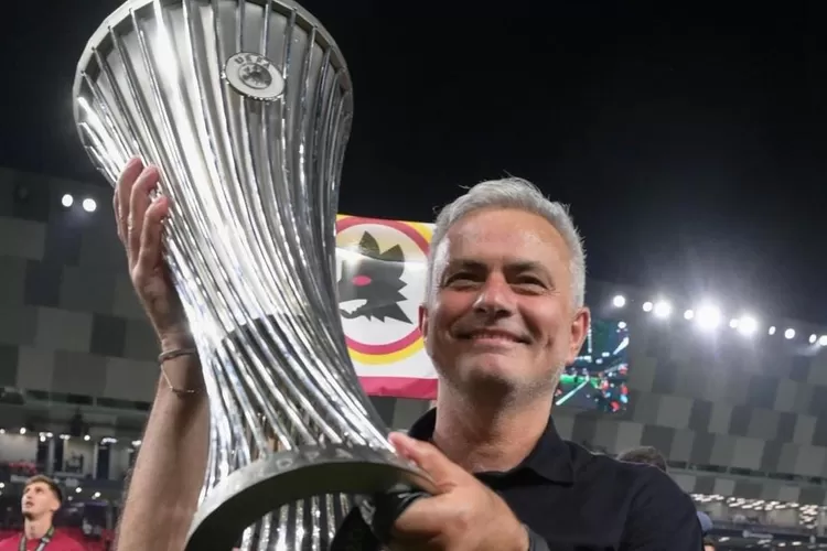 Jose Mourinho resmi di pecat oleh AS Roma. (Instagram.com/officailasroma)