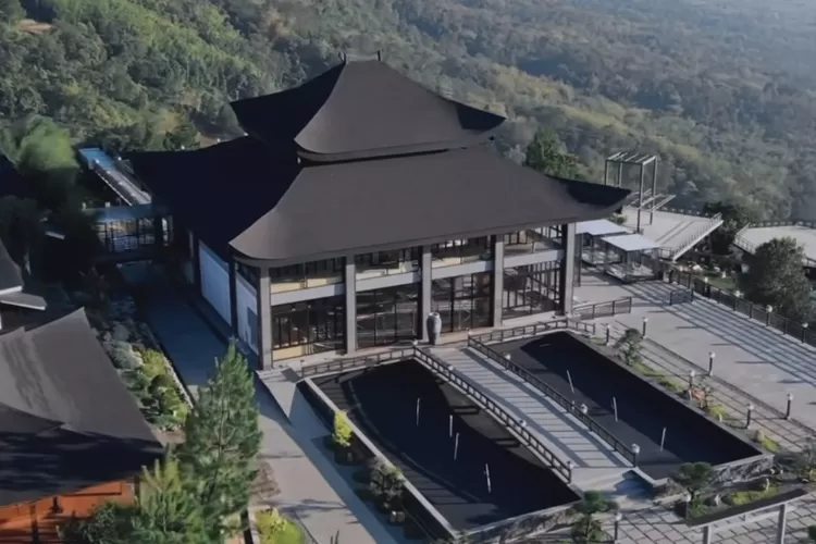 Joglo Arunika cafe terbaru yang sedang hits dan viral di Kuningan Jawa Barat (instagram @arunika_eatery)