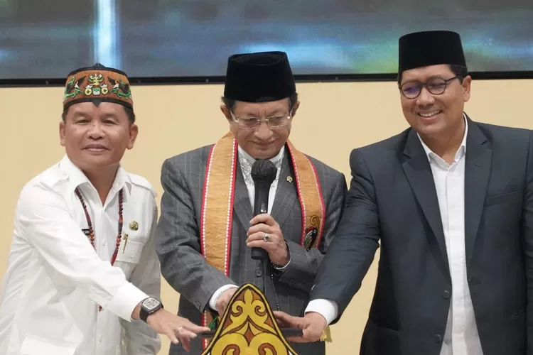 Menag Nasaruddin Umar meresmikan perubahan IAIN menjadi UIN Palangka Raya, menegaskan komitmen pemerataan pendidikan tinggi keagamaan di seluruh Indonesia.