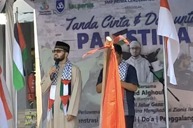 Syekh Mohamed Alghoul dari Al-Quds Islamiyah, Palestina ketika orasi di SMP Prima Cendekia Islami - Foto: Humas Prima Cendekia Islami