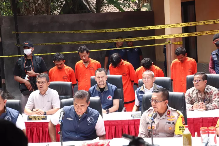 Kabareskrim Polri Komjen. Pol. Wahyu Widada dalam Konferensi Pers 