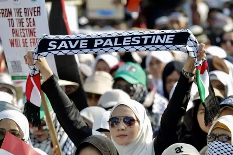 (Ilustrasi) Aksi Bela Palestina beberapa waktu lalu di Monas, Jakarta - Foto: Henry Lukmanul Hakim