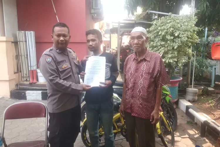 Anggota Bhabinkamtibmas kelurahan Duri Pulo Polsek Metro Gambir Jakarta Pusat