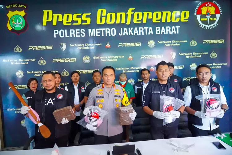 Kapolres Metro Jakarta Barat Kombes Pol M Syahduddi saat Konferensi Pers