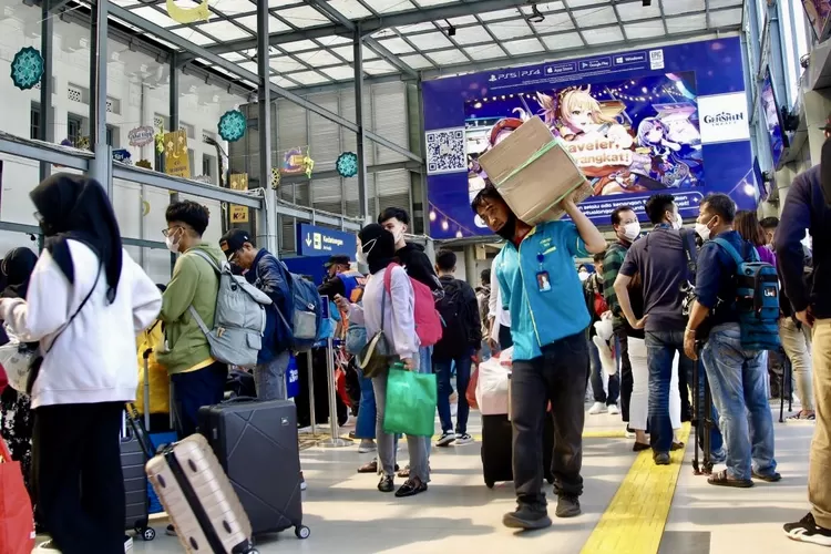 Suasana di Stasiun Pasar Senen Jakarta - Foto: Henry Lukmanul Hakim
