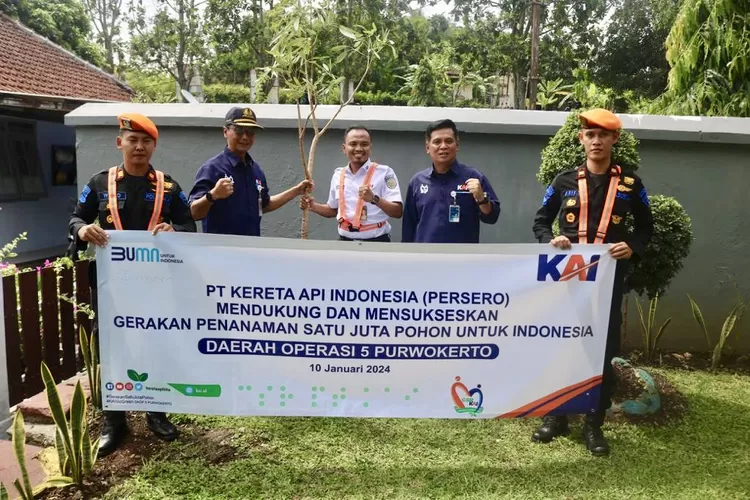 KAI Daop 5 Purwokerto Tanam 100 Pohon