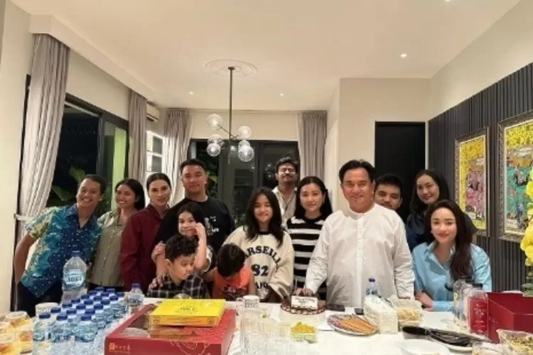 Yusril Ihza Mahendra berkumpul bersama keluarga besarnya di Hari Ulang Tahun (HUT) yang ke 68 - Foto Istimewa