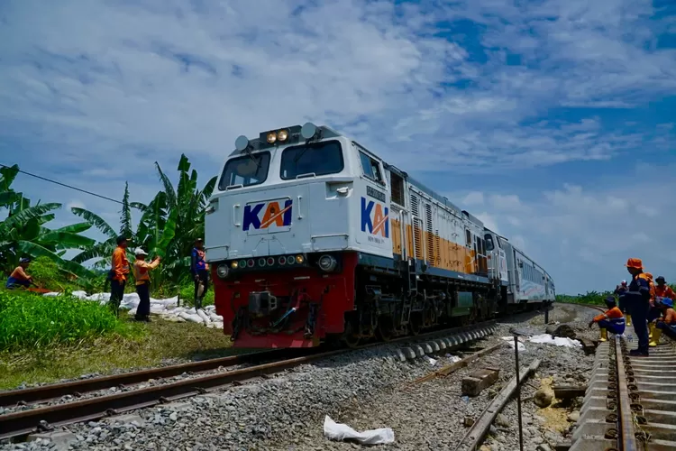 Jalur imbas banjir sudah bisa dilewati Kereta Api - Foto: Istimewa