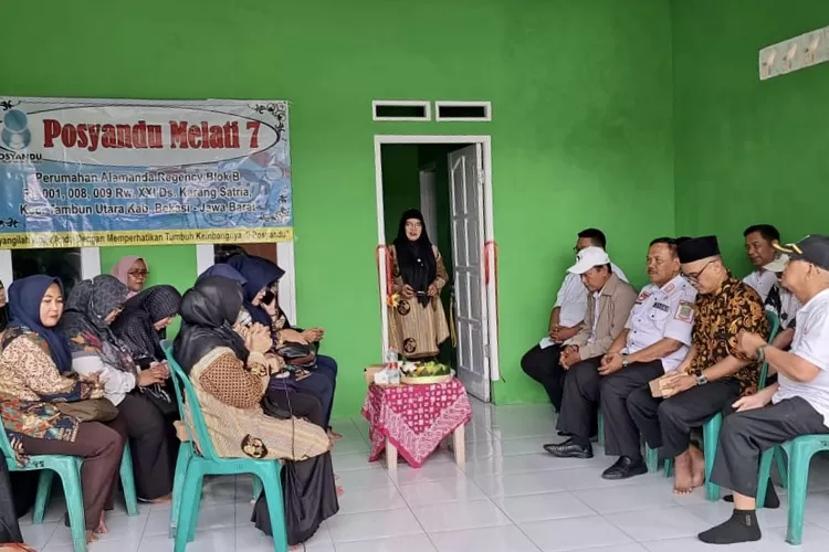 Kepala Desa Karangsatria, Tambun Utara, Kab Bekasi H. Zaenudin Resan S.Pdi meresmikan Pos Pelayanan Terpadu (Posyandu) Melati 7  (Berbaju putih kanan) - Foto: Istimewa