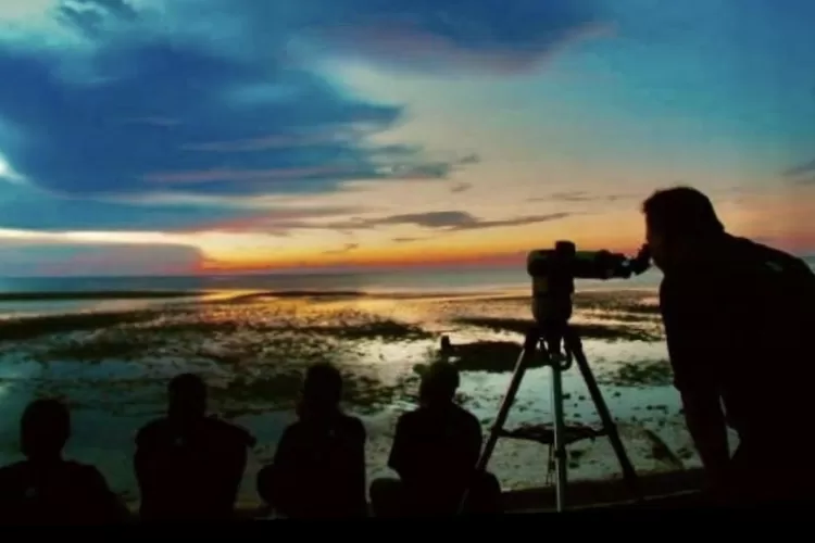 (Ilustrasi) Pengamatan bulan baru - Foto: Henry Lukmanul Hakim