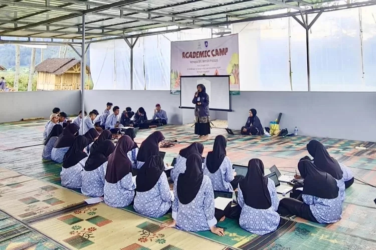 Siswa SMP PCI Kelas IX Ikuti Academic Camp - Foto: Istimeewa