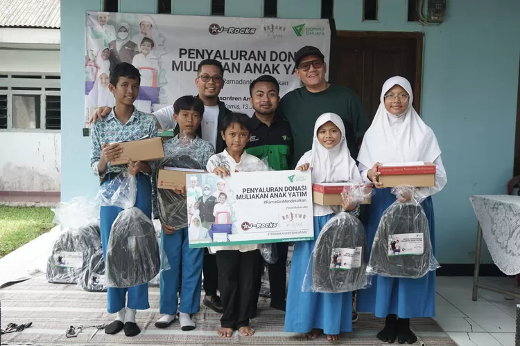 Dompet Dhyafa,  J-Rocks dan Bajawa Kopi Bagi Kado Yatim