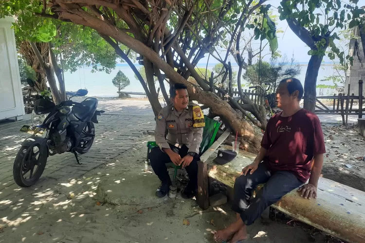 Bhabinkamtibmas Pulau Tidung Briptu Andika Fajar Sosialisasikan Bahaya Judi 