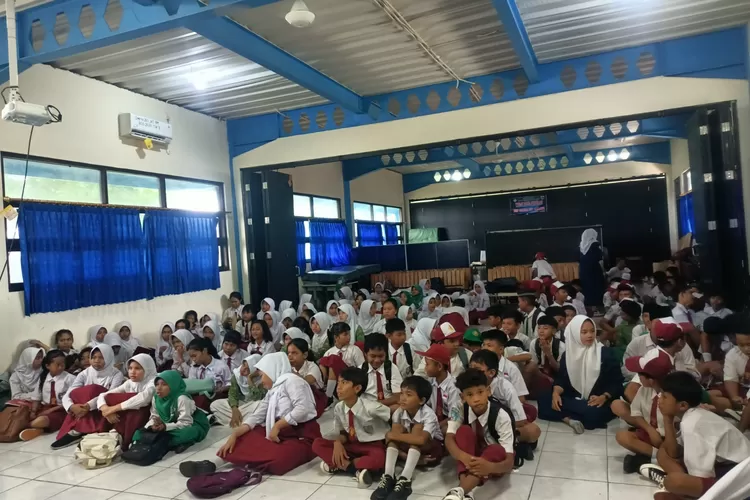 Bhabinkamtibmas Pulau Kelapa Aipda Sahrizal Berikan Penyuluhan Tentang Kenakalan Remaja 