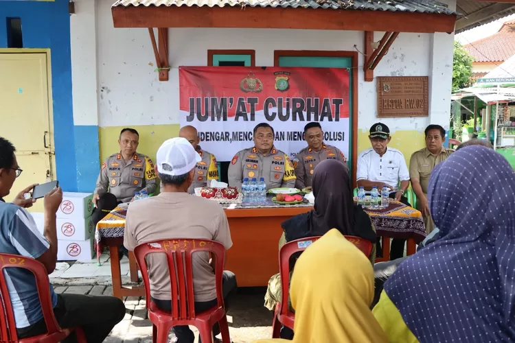 Kapolres Kepulauan Seribu AKBP Ajie Lukman Hidayat Gelar Jumat Curhat di Pulau Panggang