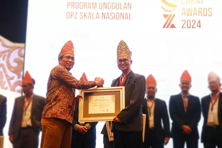 Laznas Dewan Dakwah berhasil meraih penghargaan Zakat Award 2024 untuk kategori program unggulan Dakwah Pedalaman,
