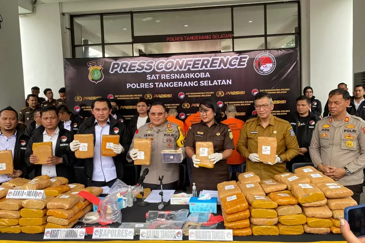 Kapolres Tangerang Selatan (Tangsel) AKBP Ibnu Bagus Santoso, S.I.K., M.M., M.H. dalam Konferensi Pers di Polres Tangerang Selatan, senin 19/08/2024.