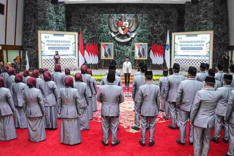 Penjabat (Pj.) Gubernur DKI Jakarta Heru Budi Hartono melepas 92 Kafilah Provinsi DKI Jakarta yang mengikuti Musabaqah Tilawatil Quran (MTQ) Nasional XXX Tahun 2024 - Foto: Istimewa