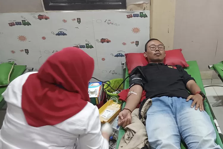 Korps Sukarela (KSR) PMI Kota Tangerang melaksanakan kegiatan Bakti Masyarakat dengan melakukan aksi donor darah - Foto: Istimewa 