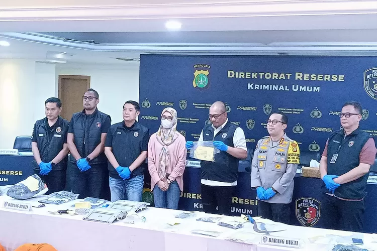 Direktur Reserse Kriminal Umum Kombes Pol Wira Satya Triputra dalam konfrensi pers di Mapolda Metro Jaya. Kamis (19/9/2024).