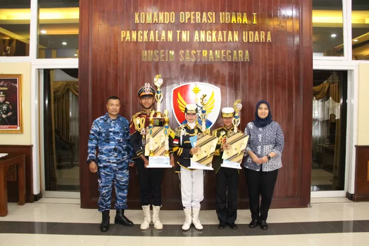 Danlanud Husein Sastranegara Apresiasi Pemenang Lomba Foto dan PBB di HUT Ke-79 TNI