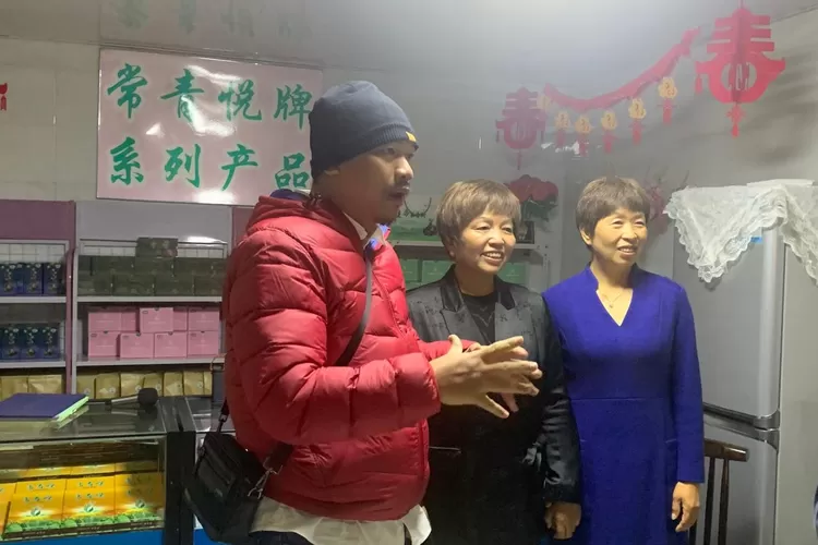 HMU Kurniadi Perwakilan PWI Pusat ketika berkunjung ke Tiongkok