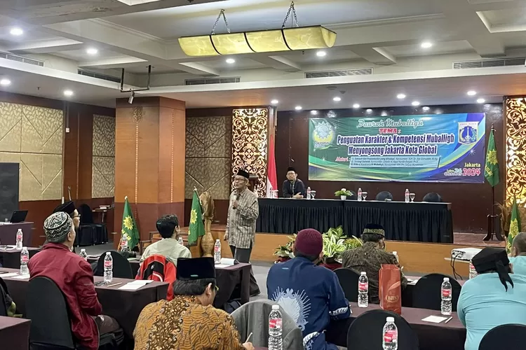 Wakil Ketua 2 PW PERSIS DKI Jakarta, Ustaz H. AGus Rosyad Nurdin Ph.D ketika memberikan materi - Foto: Henri Lukmanul Hakim