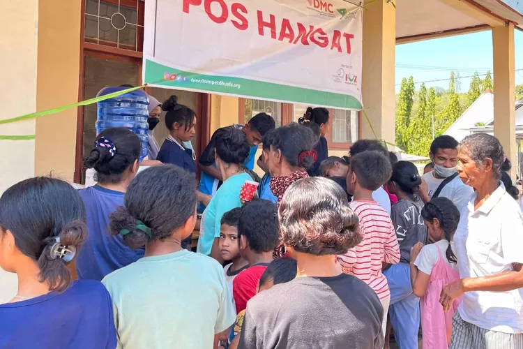 Dompet Dhuafa melalui Disaster Management Center (DMC) telah mendirikan layanan Pos Hangat dan Dapur Umum