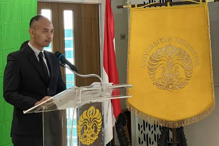 Dr. dr. Yanuar Ardani, ketika mempresentasikan disertasi Terapi Musik Terstandar terhadap Pengendalian Burnout Syndrome pada Tenaga Kesehatan: Kajian Aspek Psiko Neuro, Imuno, Endoktrin di FKUI - Foto: Henri Lukmanul Hakim