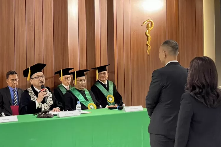 Sidang ujian terbuka di program S3 Dr. dr Yanuar Arnadi di Gedung Imeri, FKUI, Salemba, Jakata - Foto: Henri Lukmanul Hakim