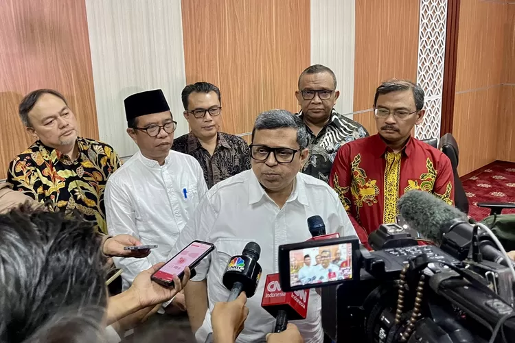 Kepala Badan Penyelenggara Jaminan Produk Halal (BPJPH) Ahmad Haikal Hasan  ketika memberikan keterangan kepada awak media - Foto: Henri Lukmanul Hakim
