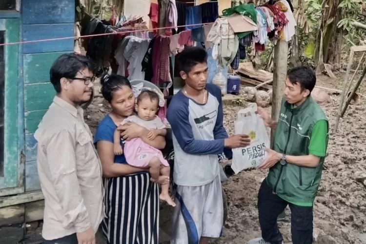 LAZ PERSIS Jakarta sinergi dengan Siaga Bencana PERSIS Jakarta kirim bantuan untuk korban banjir dan tanah lonsor di Rembay, Sukabumi - Foto: Istimewa