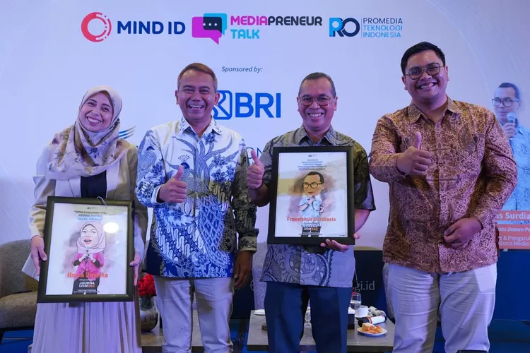 (Dari kiri ke kanan) CEO Props Ilona Juwita, CEO Promedia Teknologi Indonesia Agus Sulistriyono, dan Koordinator Bidang Pelatihan dan Program Jurnalisme Berkualitas Komite Publisher Rights Fransiskus Surdiasis (ketiga dari kiri) saat menjadi pemateri di MIND ID Mediapreneur Talks 2024. (Dok. Promedi